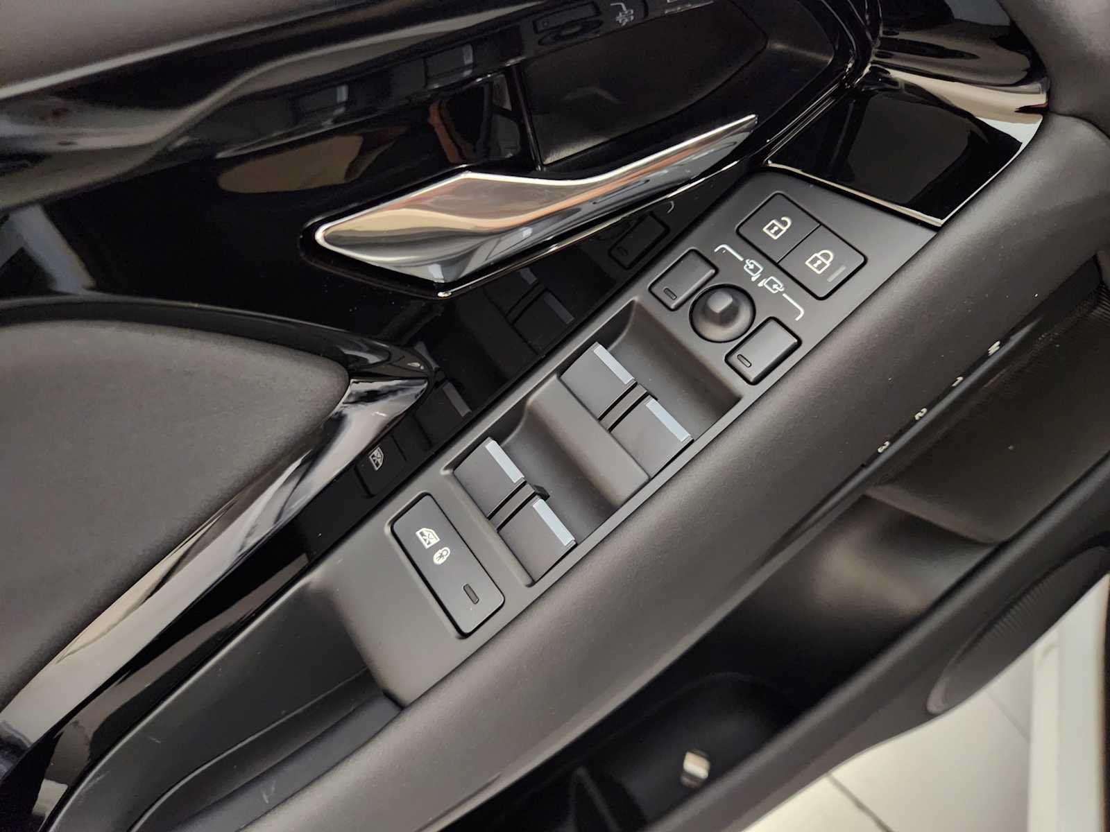 New 2026 Fuji White Land Rover Core S image 22