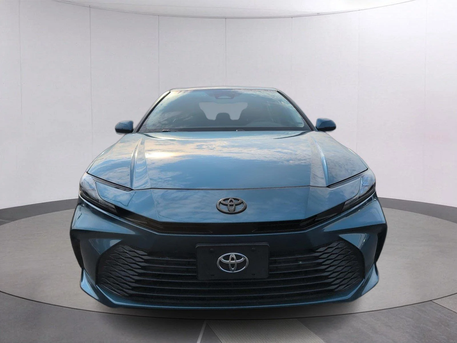 Used 2025 Ocean Gem Toyota LE image 8