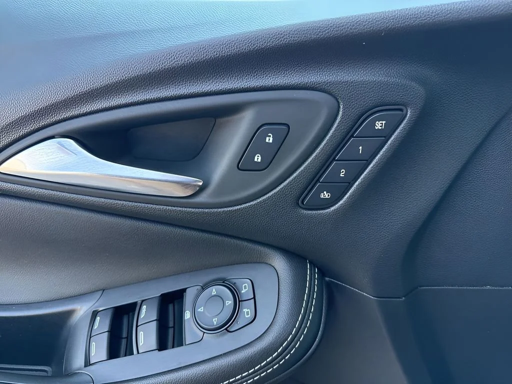 Used 2024 Cinnabar Metallic Buick Avenir image 10