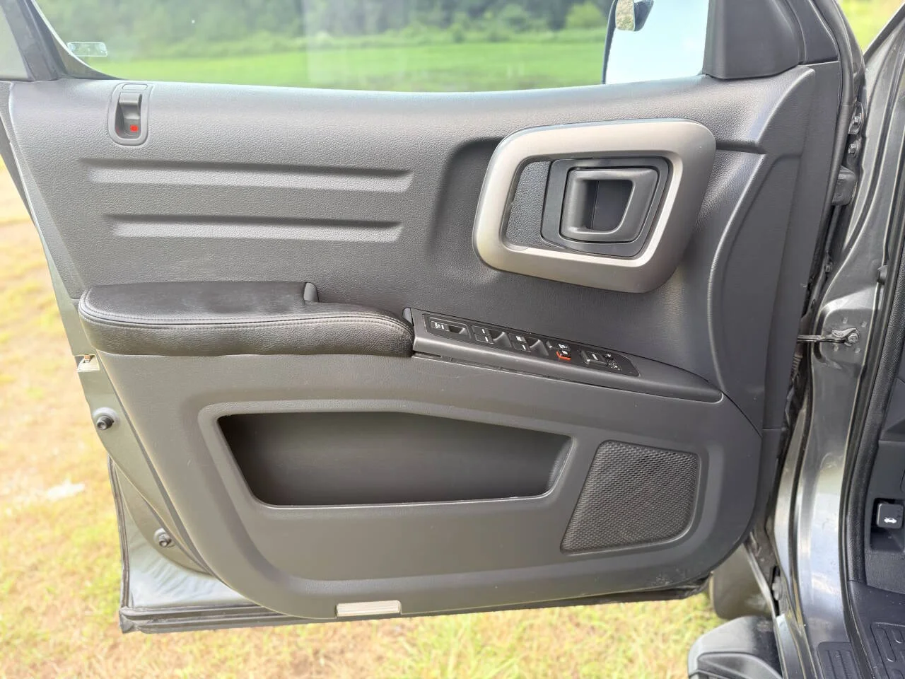 Used 2013 Gray Honda RTL 4x4 4dr Crew Cab image 26