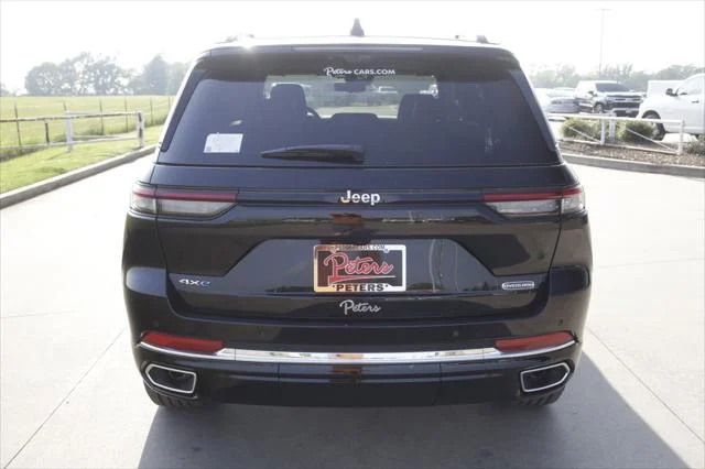 New 2022 Diamond Black Crystal Pearlcoat Jeep Overland 4xe image 4