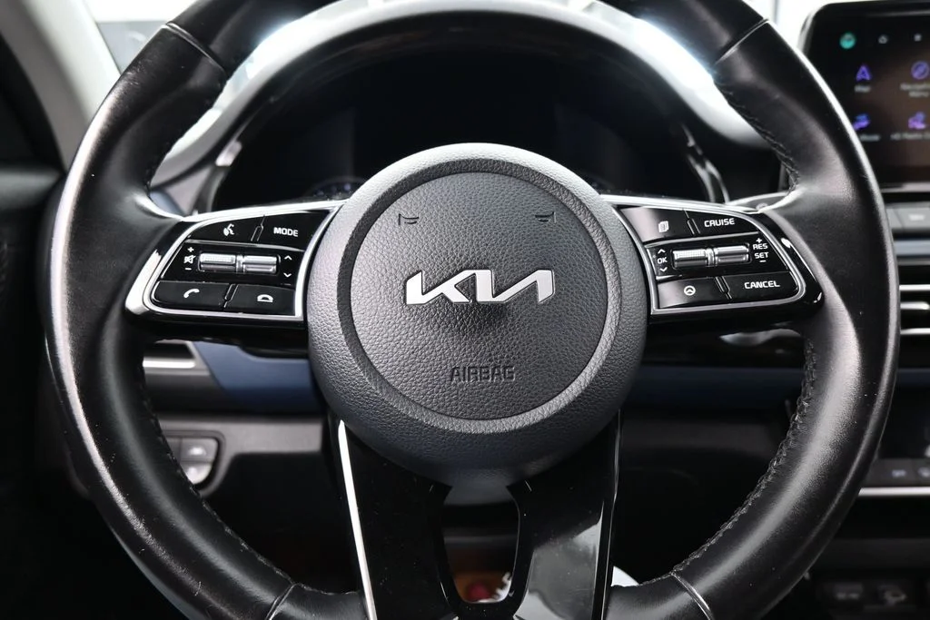 Used 2023 Neptune Blue Kia Nightfall image 25