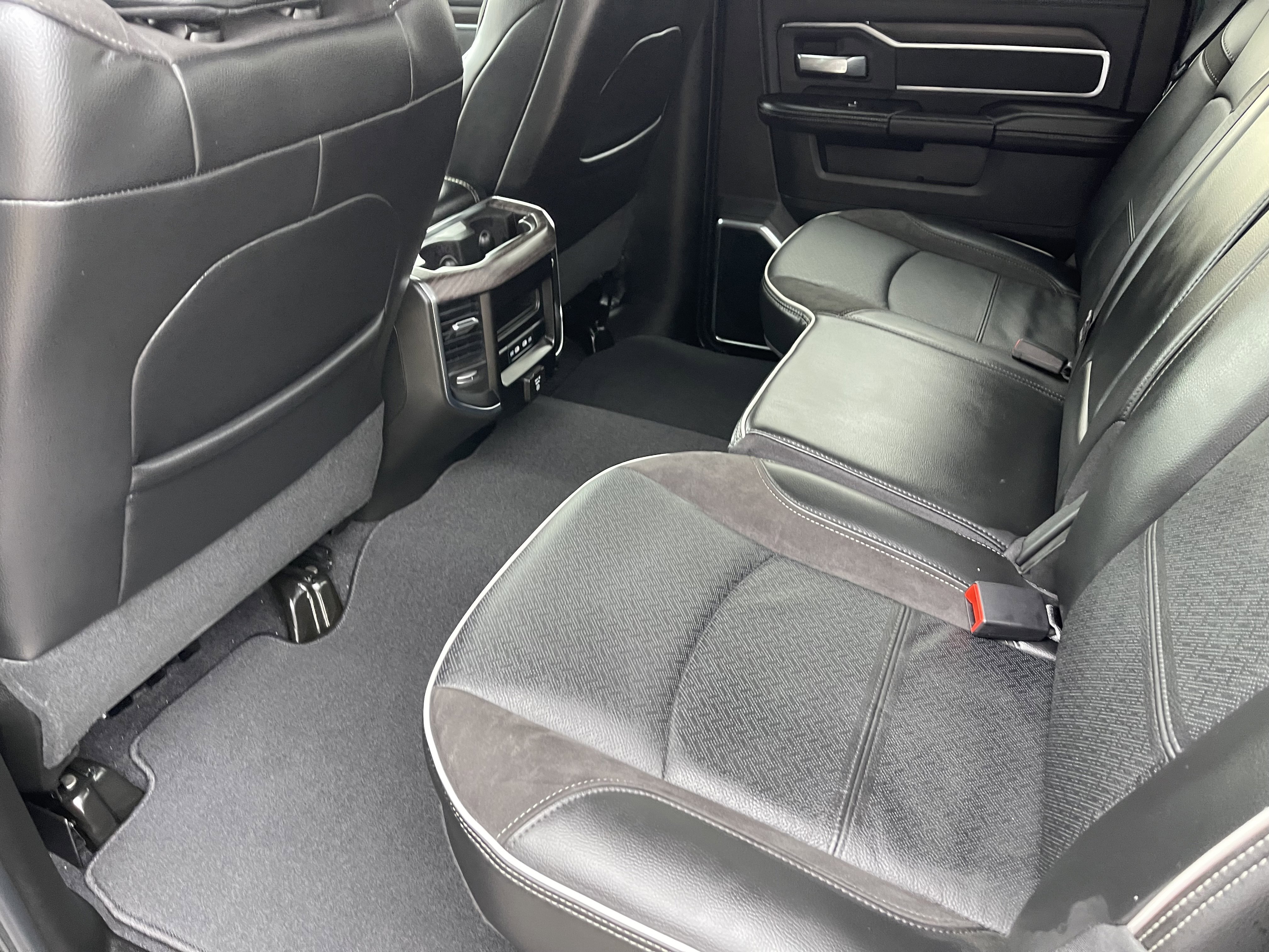 New 2026 Diamond Black Crystal Pearl-Coat Exterior Paint RAM Laramie image 15