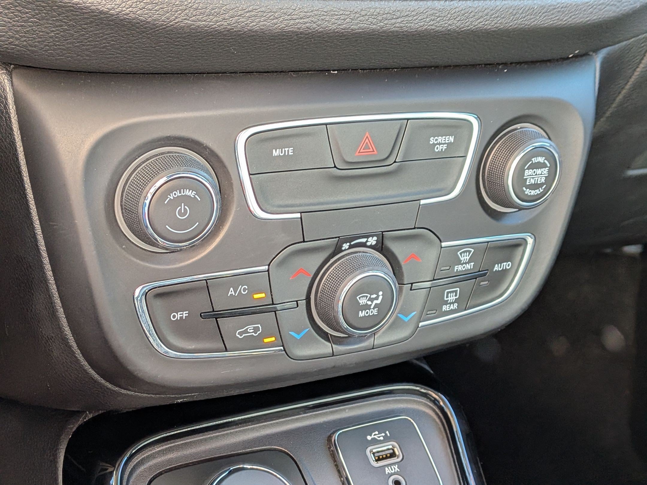 Certified Used 2019 Diamond Black Crystal Pearlcoat Jeep Limited image 24