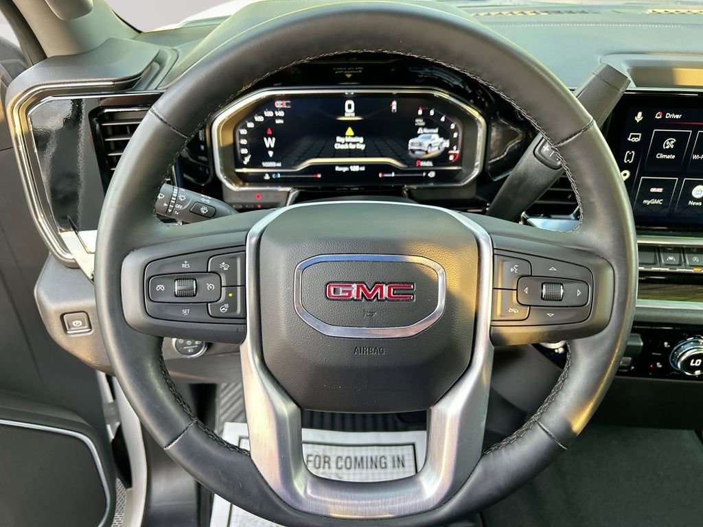 Used 2025 Summit White GMC Elevation image 29