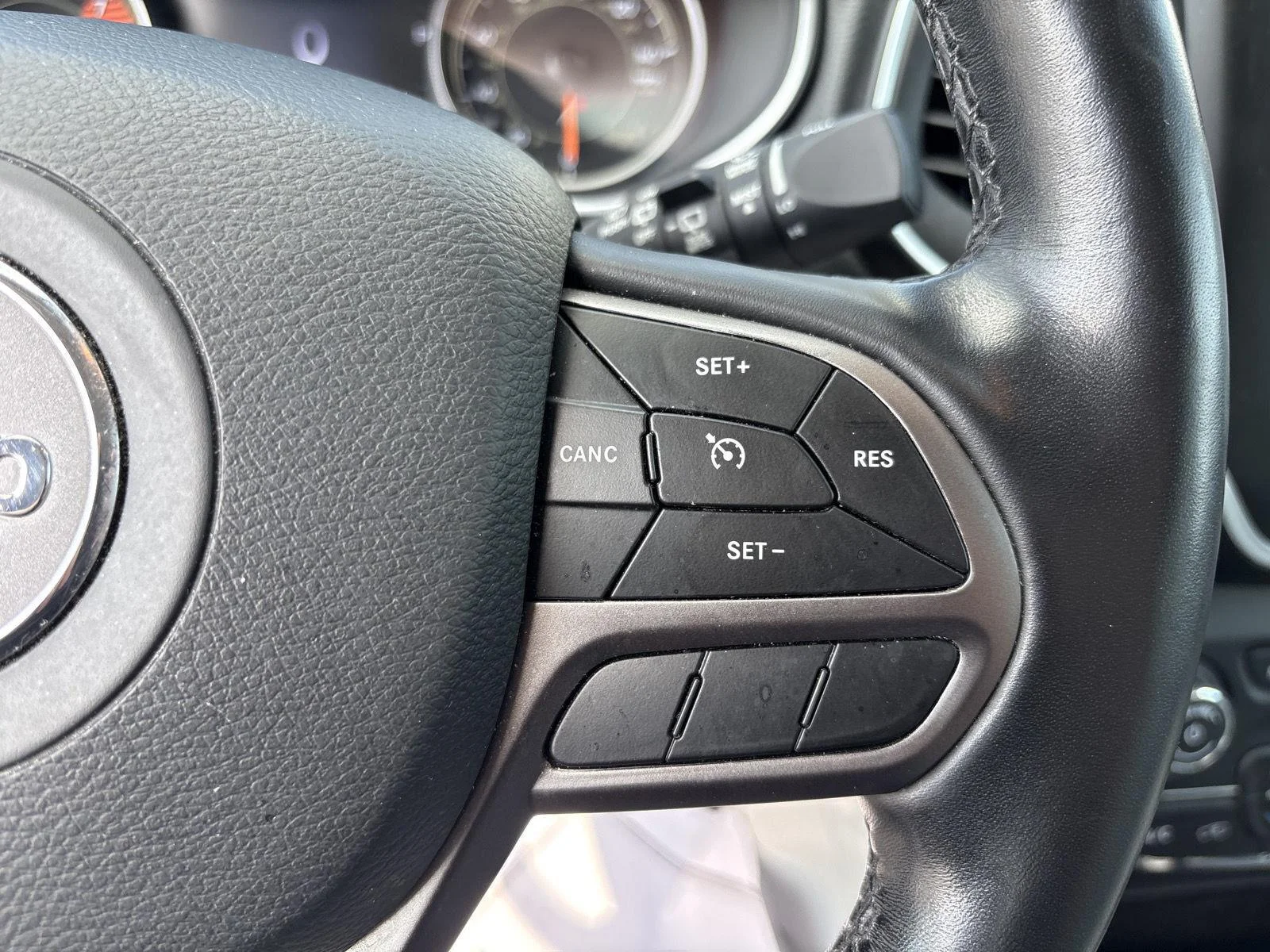 Used 2021 Bright White Clearcoat Jeep Latitude Lux image 18