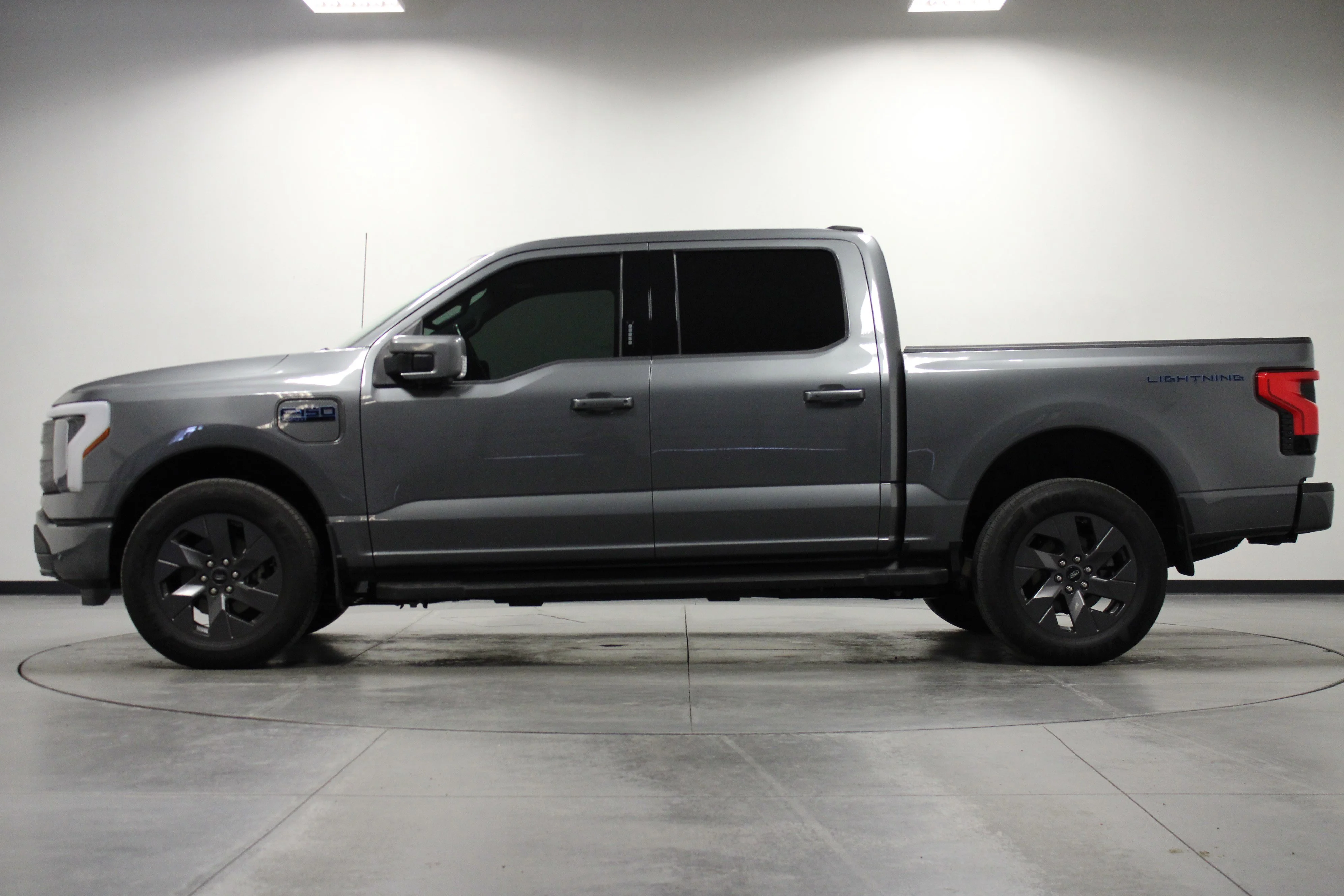 Used 2024 Carbonized Gray Metallic Ford Lariat image 7