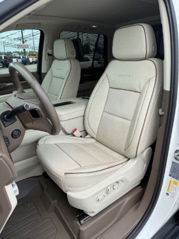 Used 2021 White Frost Tricoat GMC Denali image 11