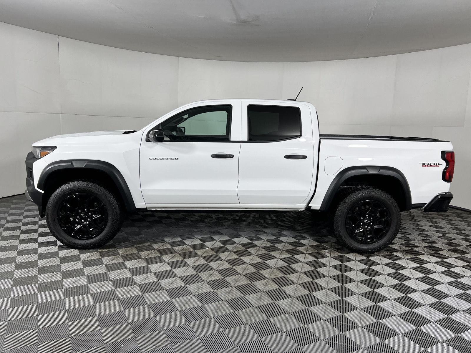 Used 2026 Summit White Chevrolet 4WD Trail Boss image 15