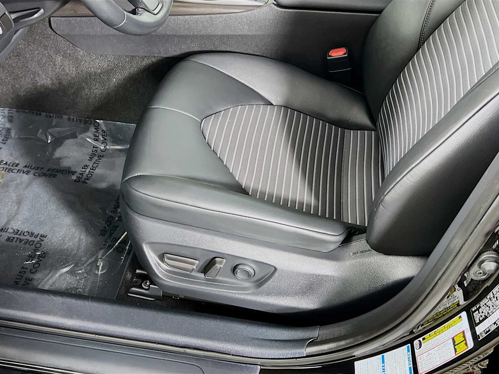Used 2022 Midnight Black Metallic Toyota SE image 20