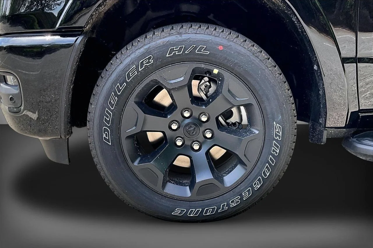 New 2026 Diamond Black Crystal Pearlcoat RAM Big Horn/Lone Star image 29