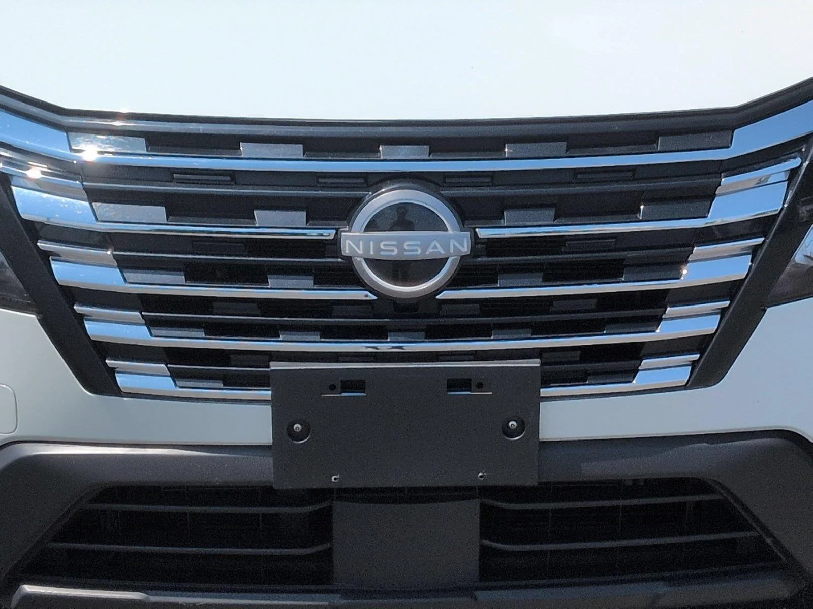 Used 2024 Glacier White Nissan S image 14