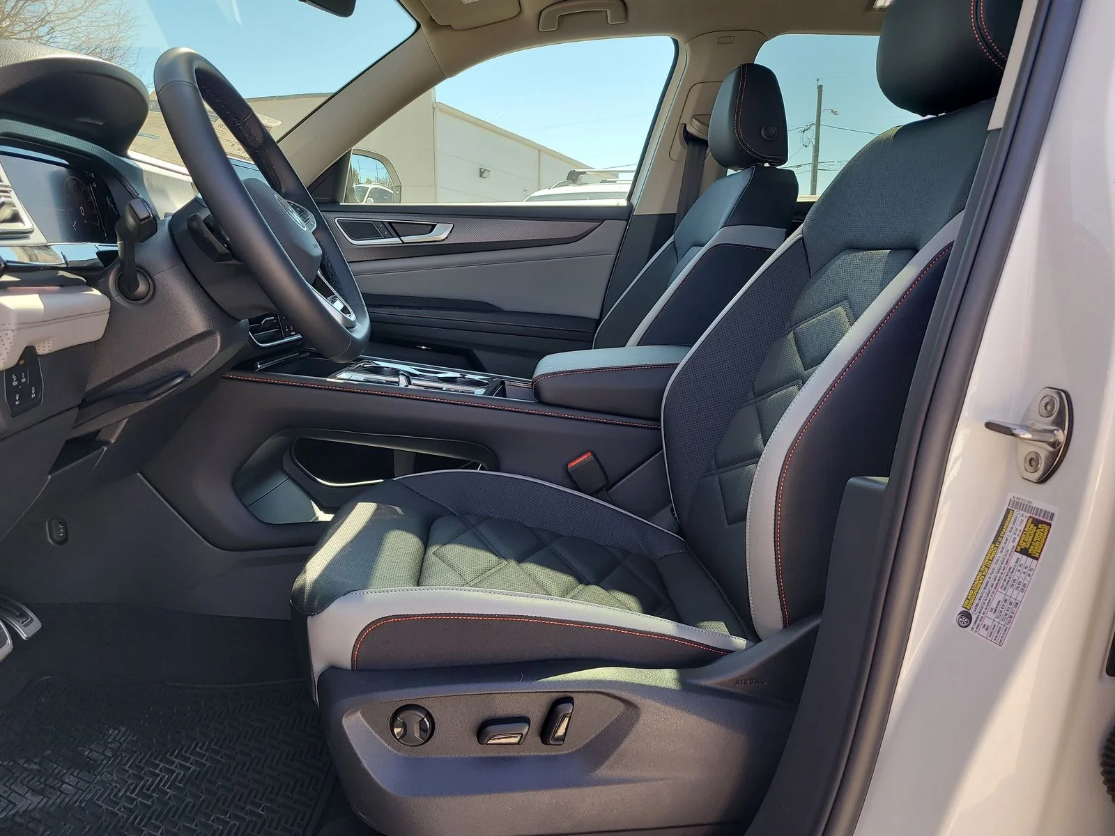 New 2026 Opal White Pearl Volkswagen 2.0T Peak Edition image 18