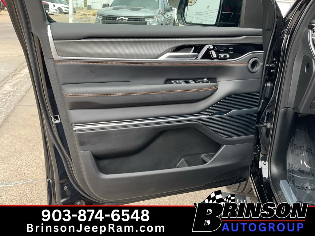 New 2026 High Gloss Black Jeep Summit Reserve image 10