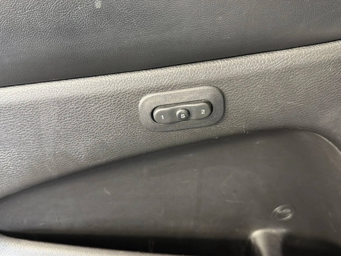 Used 2017 Bright White Clearcoat Jeep Limited image 27