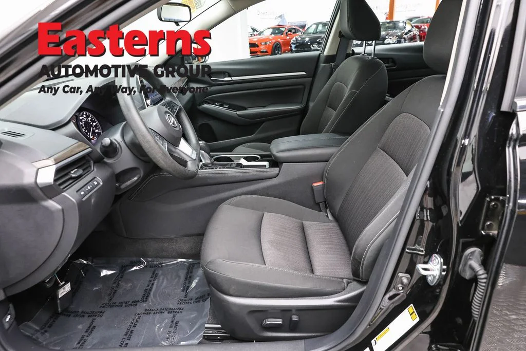 Used 2023 Black Nissan 2.5 SV image 14