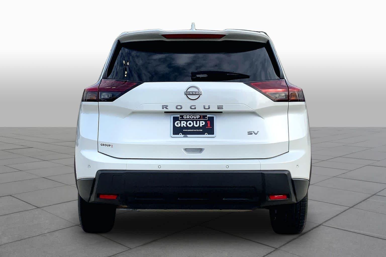 Used 2024 Everest White Pearl Nissan SV image 5