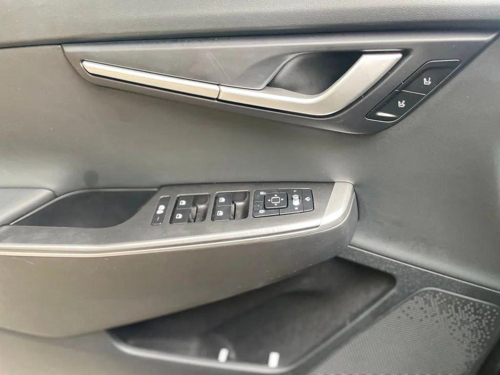 Used 2024 Gravity Blue Kia Light image 9