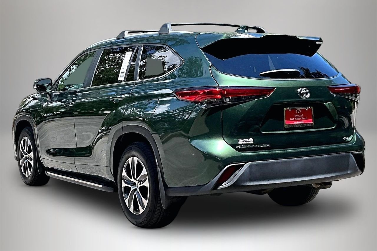 Used 2023  Toyota XLE image 4