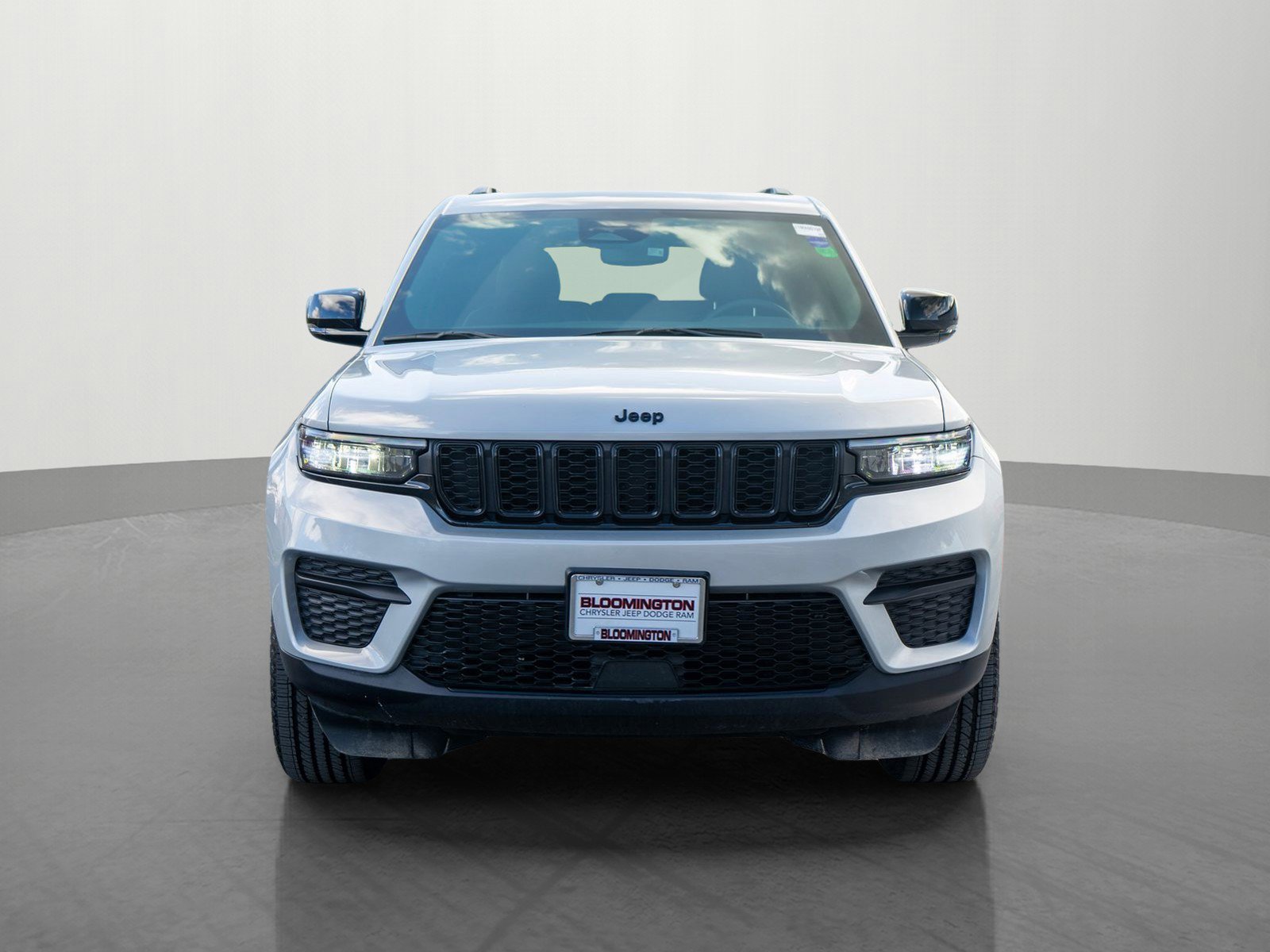 Used 2023 Jeep Grand Cherokee Altitude with VIN 1C4RJHAG6P8846708 for sale in Minneapolis, Minnesota