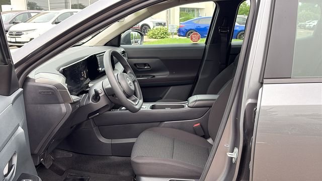 Used 2025 Gray Nissan S image 9
