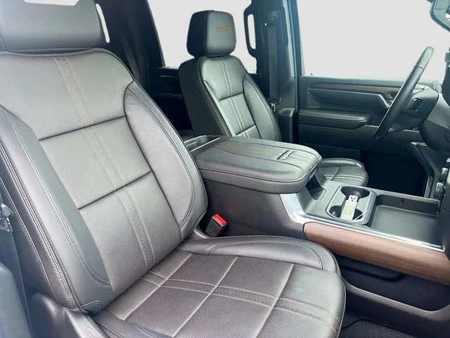 Used 2024 White Chevrolet High Country image 29