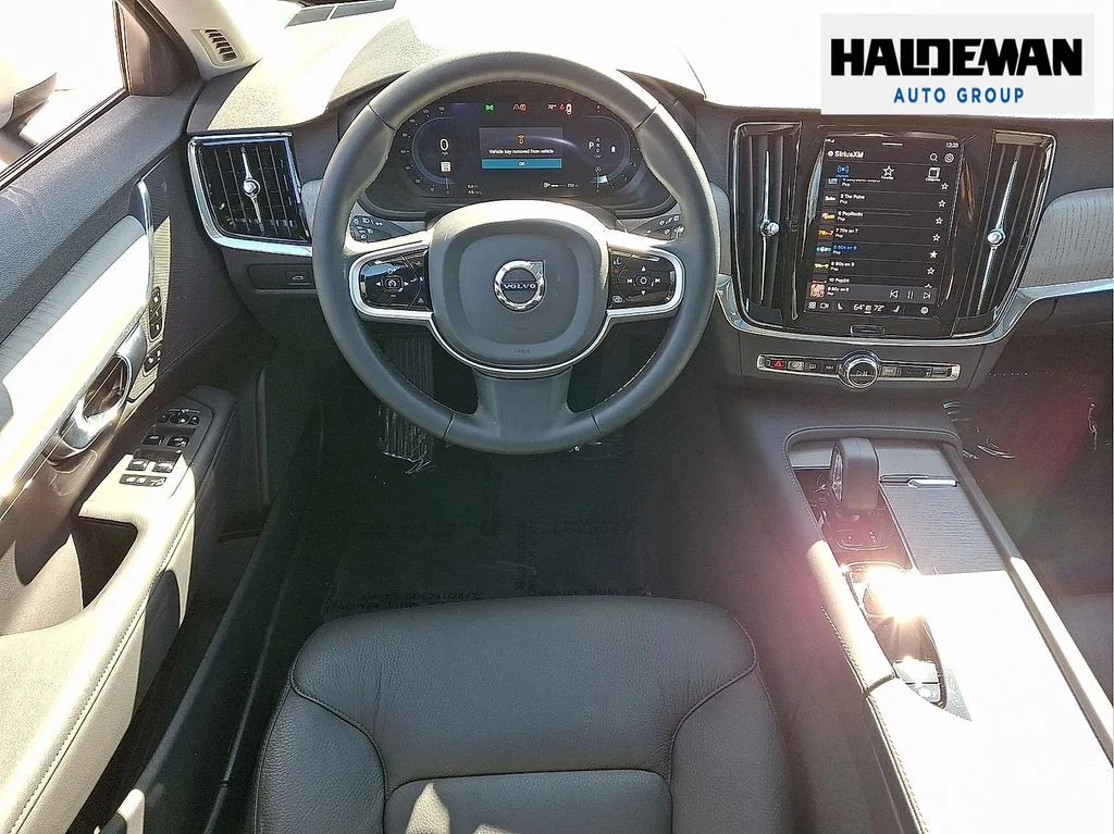 2025 Volvo V90 Cross Country B6 Plus AWD's photo