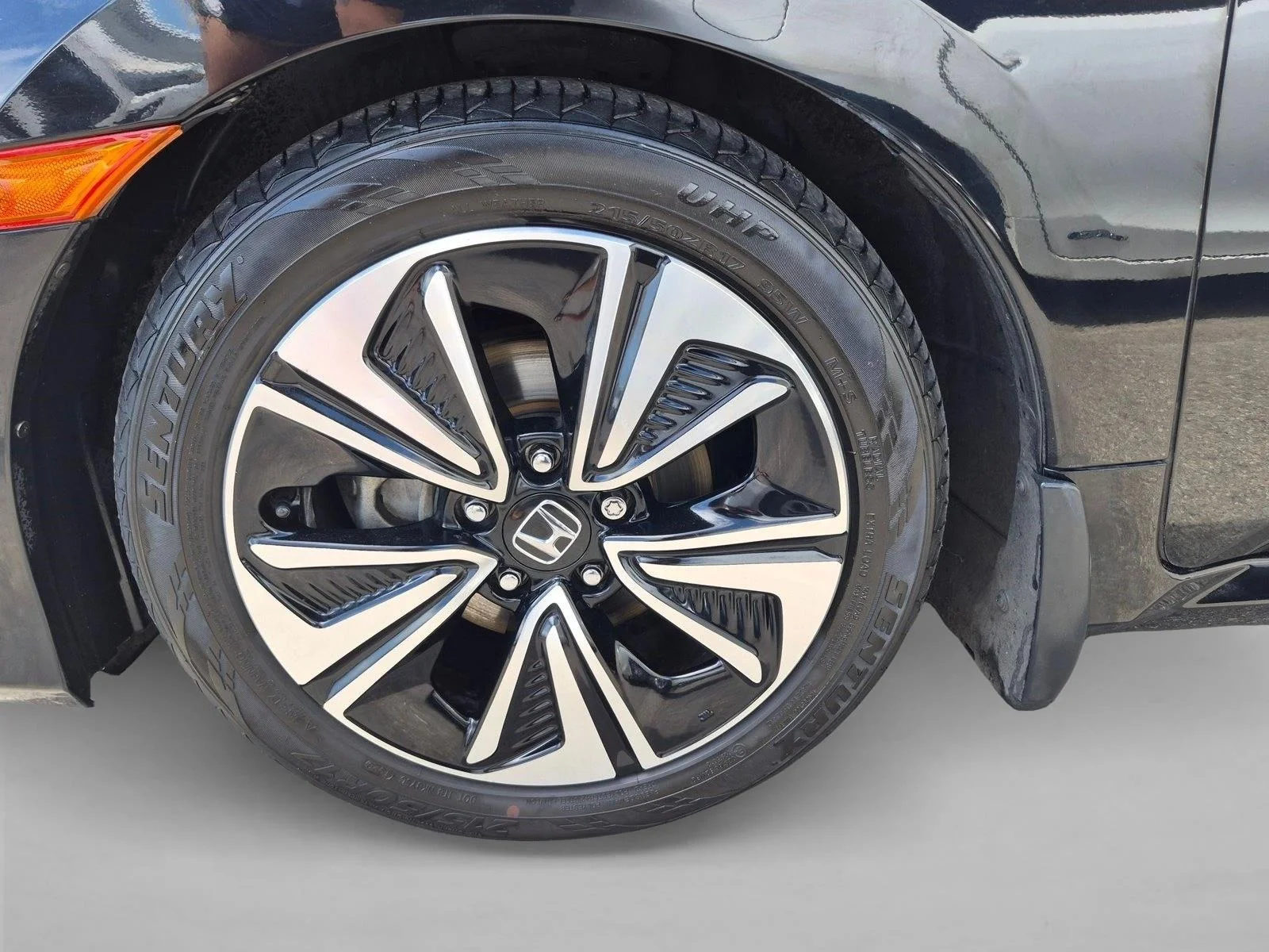 Used 2016 Black Honda EX-L image 24