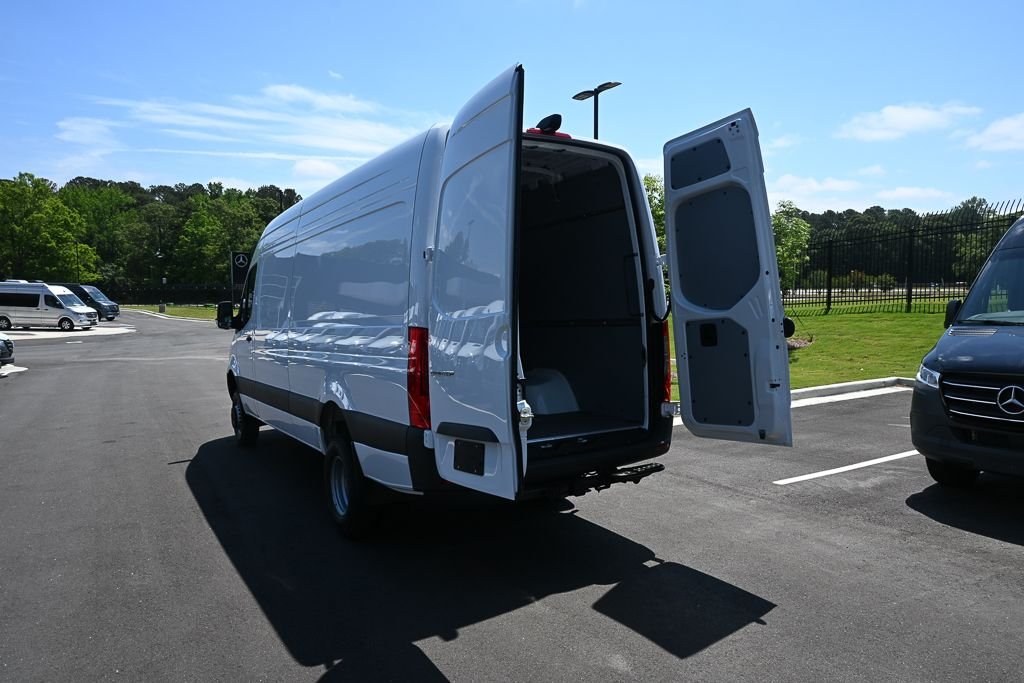 New 2026 Arctic White Mercedes-Benz Cargo 170 WB image 27