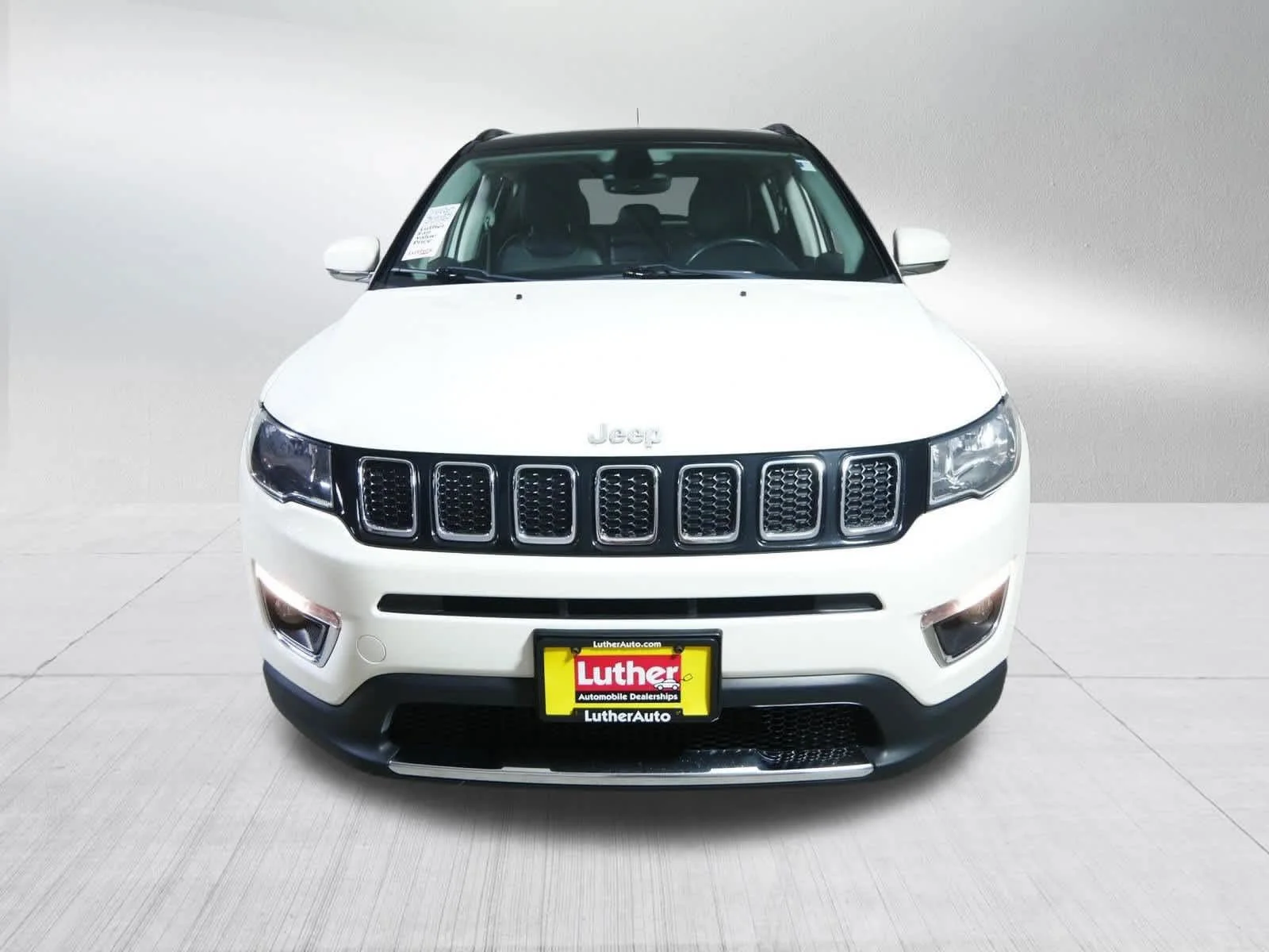 Used 2018 Billet Silver Metallic Clearcoat Jeep Limited image 2