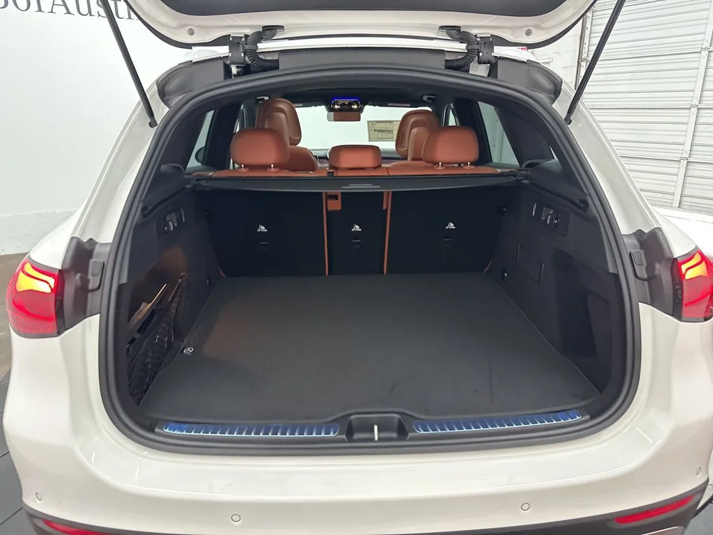 Used 2026 White Mercedes-Benz GLC 300 image 24
