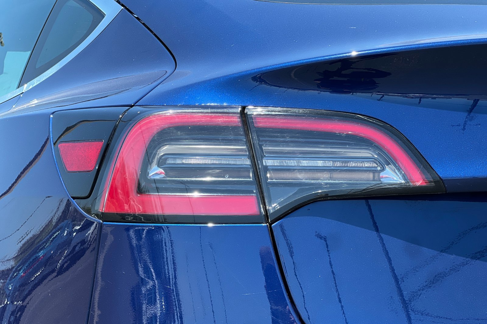 Used 2020 Deep Blue Metallic Tesla Standard Range Plus image 25