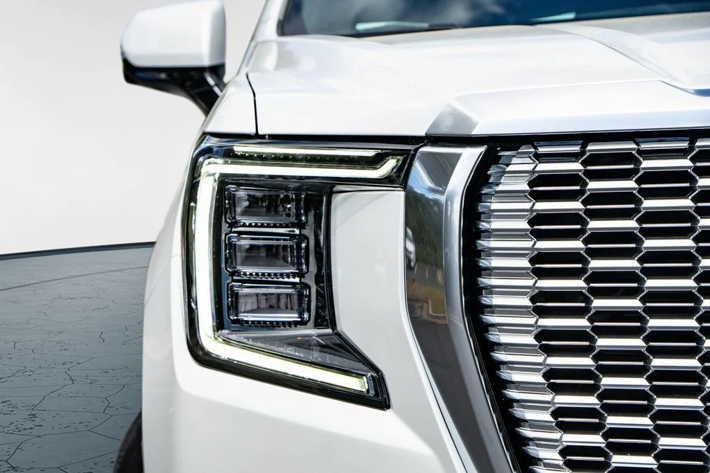Used 2024 White Frost Tricoat GMC Denali image 8