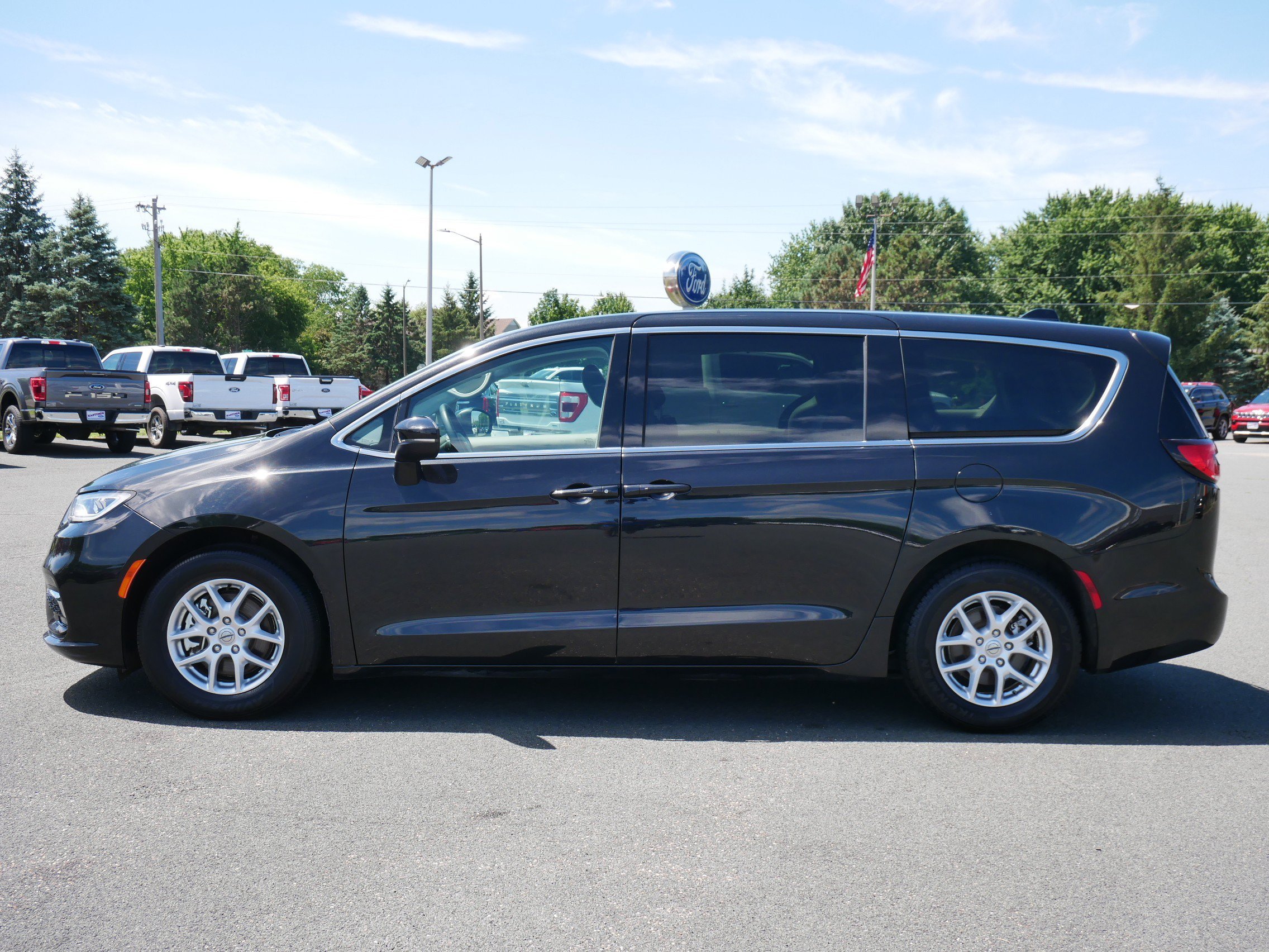 Used 2023 Chrysler Pacifica Touring L with VIN 2C4RC1BG7PR577560 for sale in Hastings, Minnesota