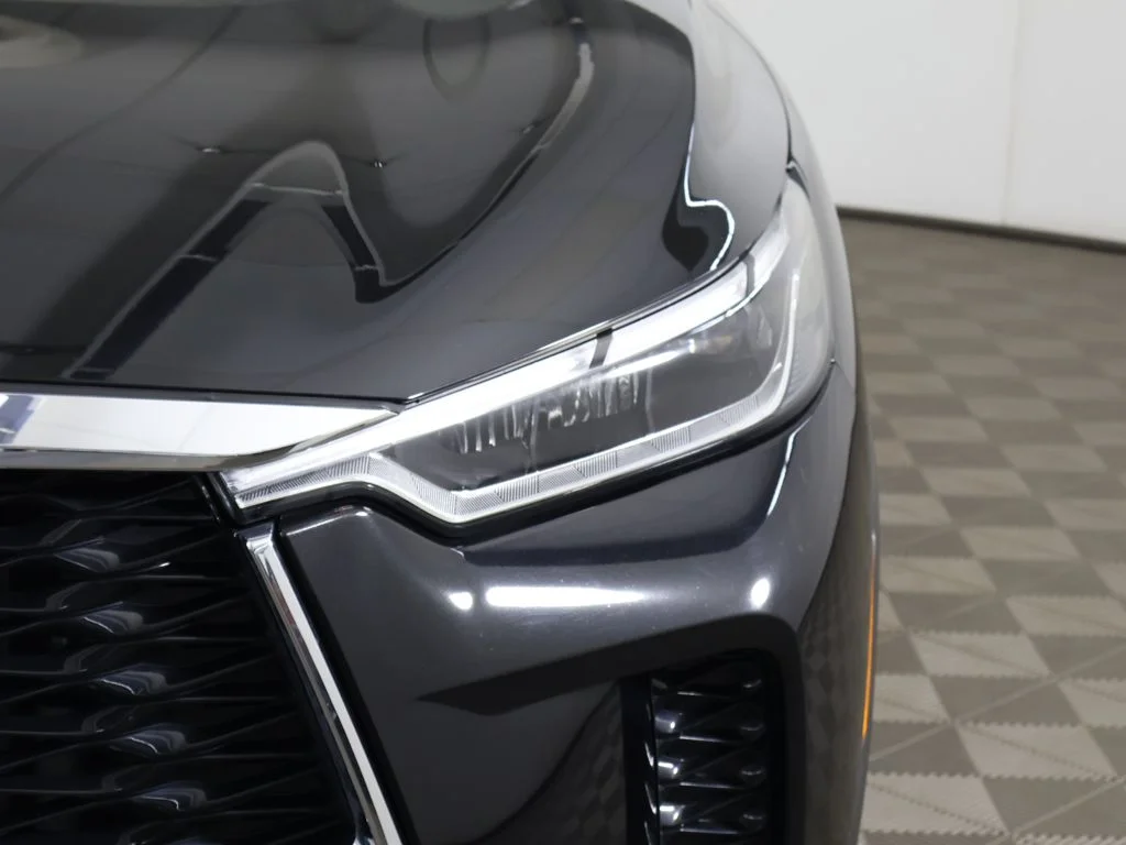 Used 2024 Mineral INFINITI LUXE image 18