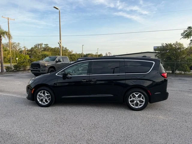 Used 2018 Black Chrysler Touring Plus image 9