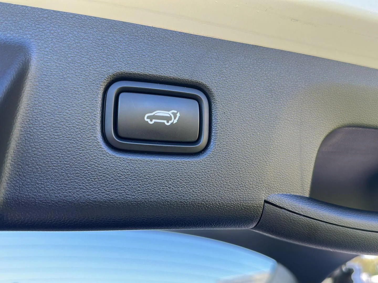 Used 2024 White Pearl Hyundai Limited image 13