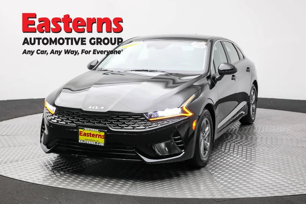 Used 2023 Black Kia LXS image 1