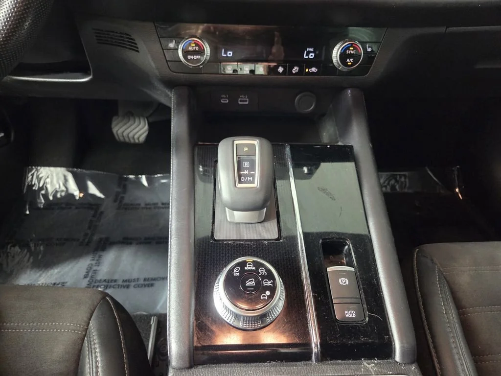 Used 2023 Black Mitsubishi SE Black Edition image 13