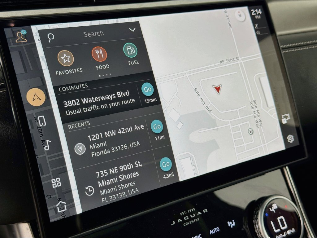 Used 2024 White Jaguar R-Dynamic SE image 14