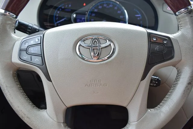 Used 2012 White Toyota Limited image 27