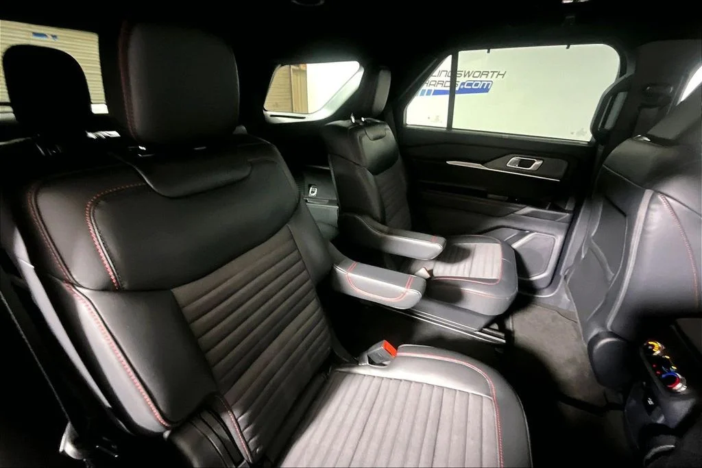 Used 2025 White Metallic Ford ST-Line image 22