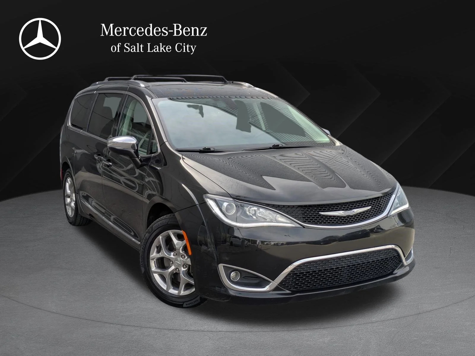 2018 Chrysler Pacifica Limited's photo