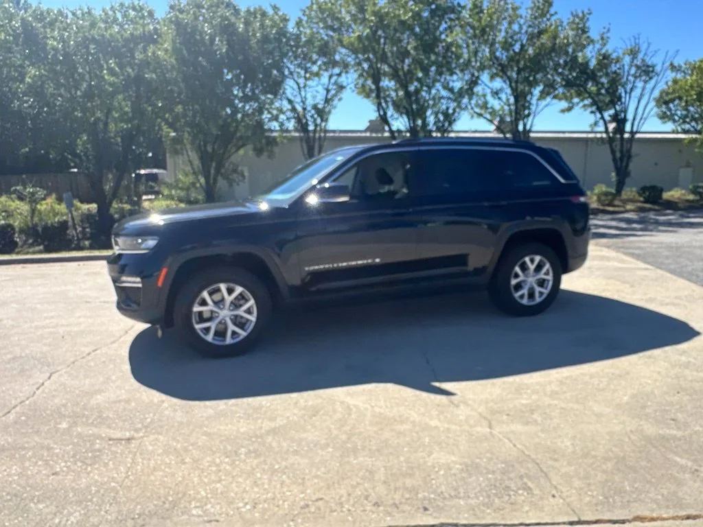 Used 2022 Black Jeep Limited image 18