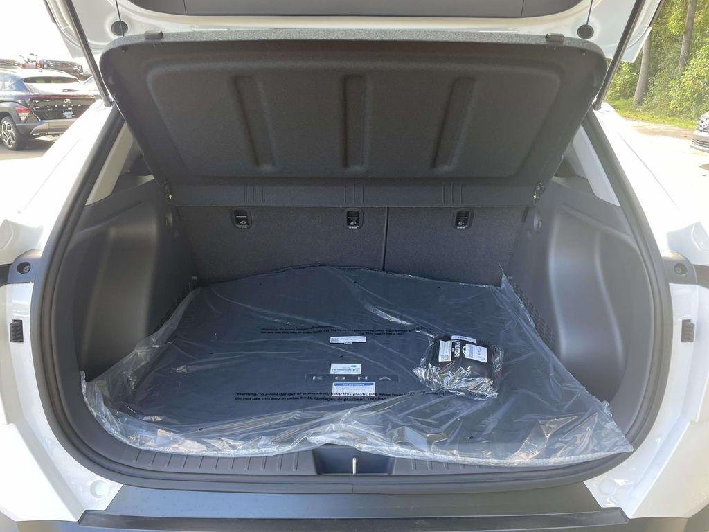 New 2026 White Hyundai SEL Premium FWD image 8