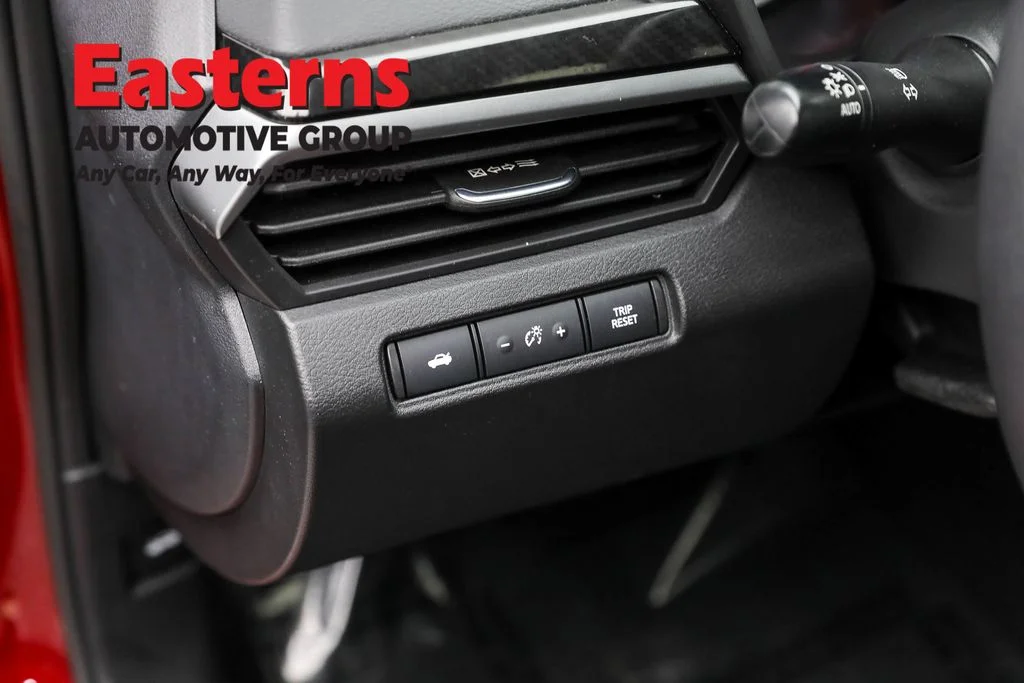 Used 2023 Red Nissan 2.5 SR image 21