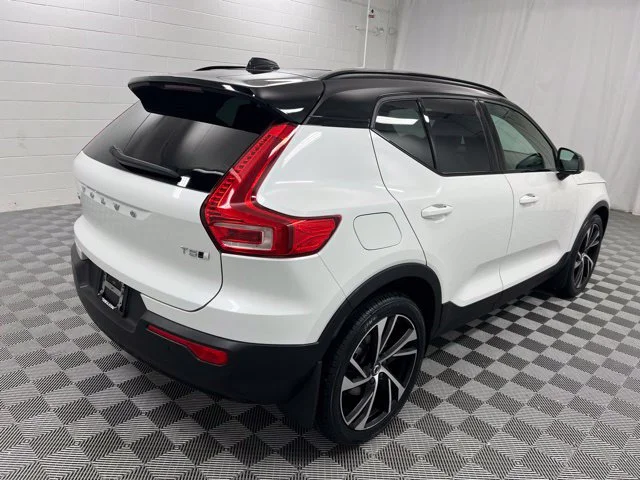 Used 2021 White Volvo R-Design image 5