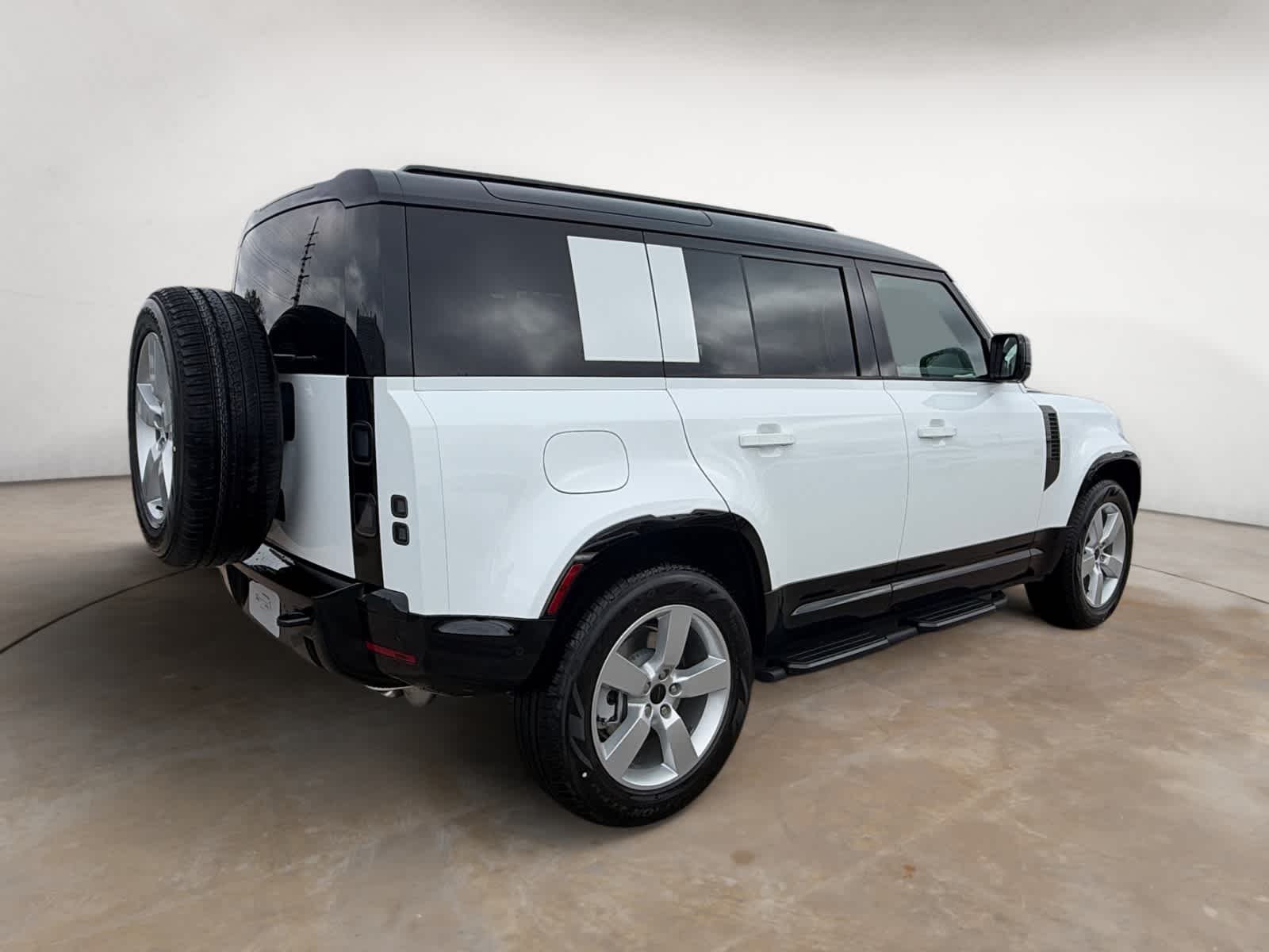 New 2026 Fuji White Land Rover X-Dynamic SE image 5