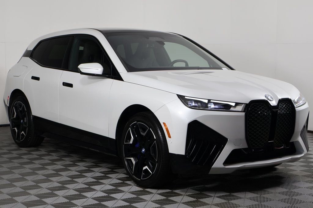 Certified Used 2024 White Metallic BMW xDrive50 image 3