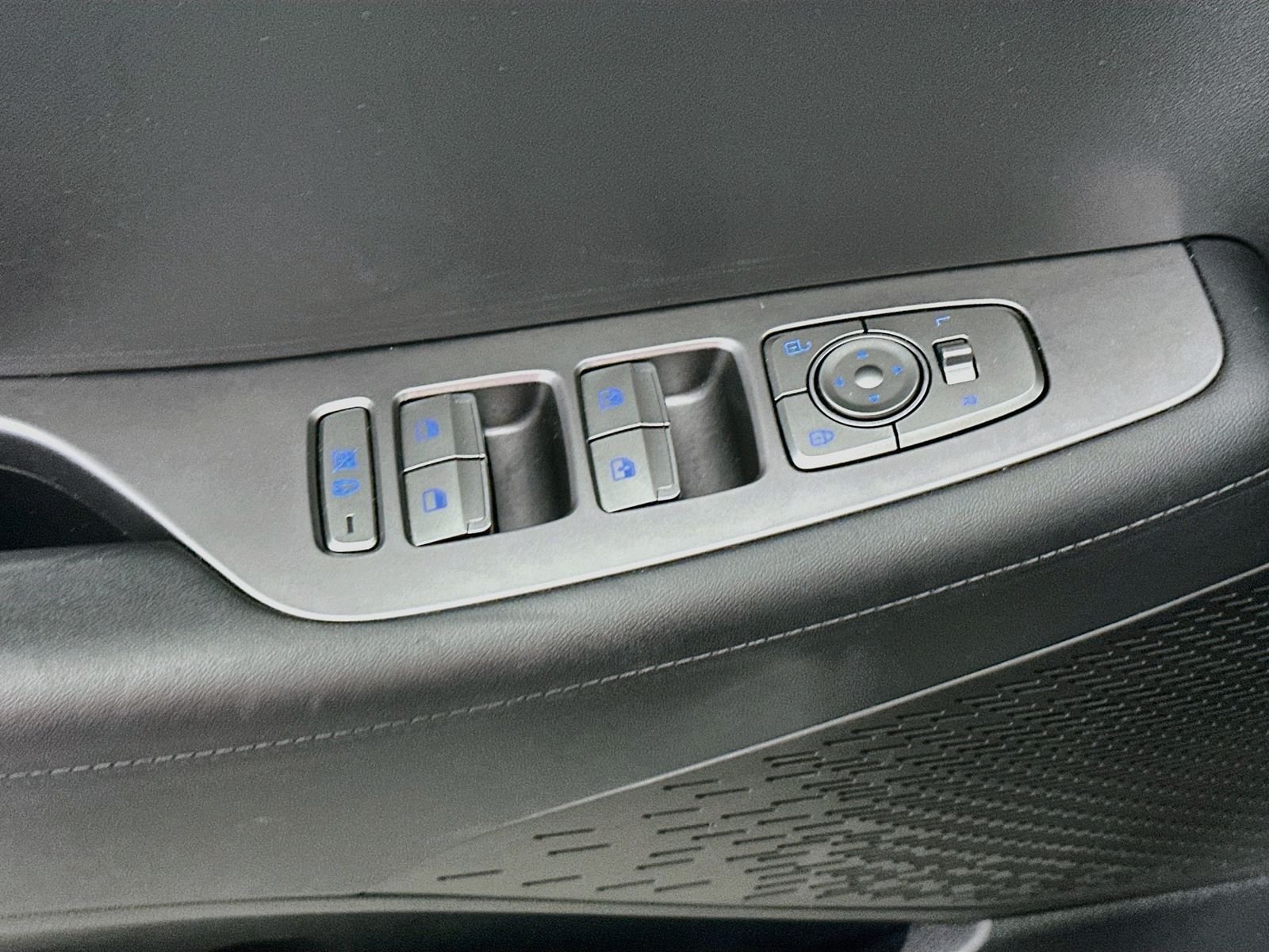 Used 2022 Abyss Black Pearl Hyundai SEL image 18